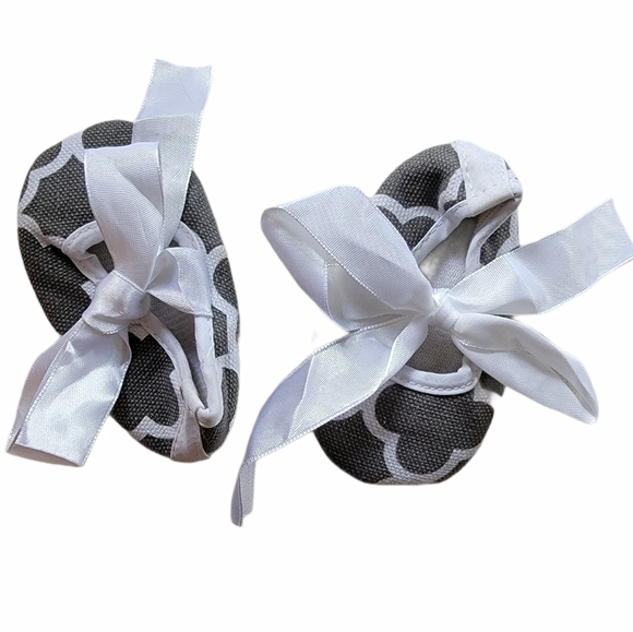 Old Navy Other - 3/$12 Newborn Baby Girl Shoes Crib Shoes Infant